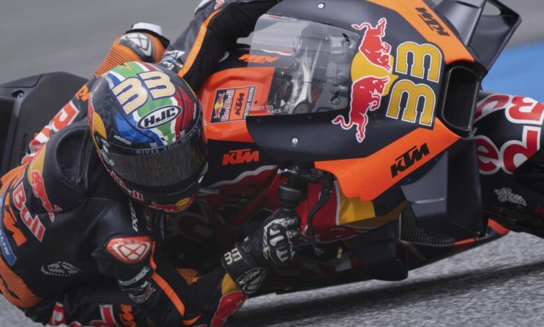 Binder supera en la última vuelta a Rins y Marc Márquez en los primeros libres
