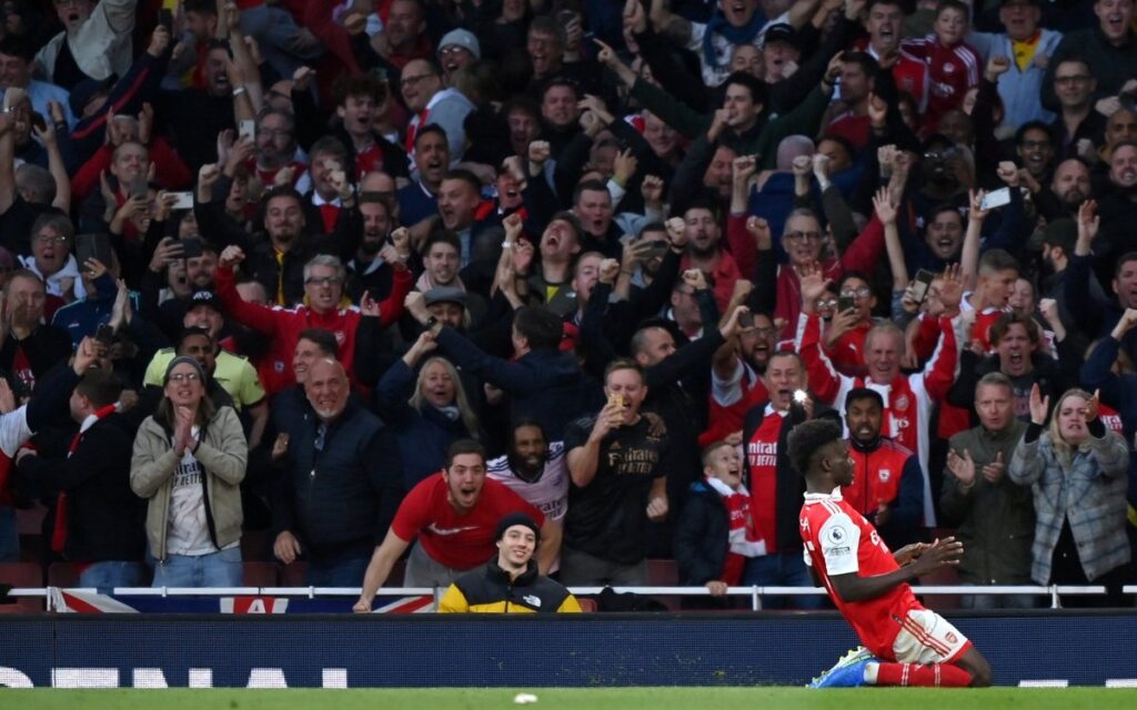 Bombardean Gunners a Reds en el Emirates Stadium | Video