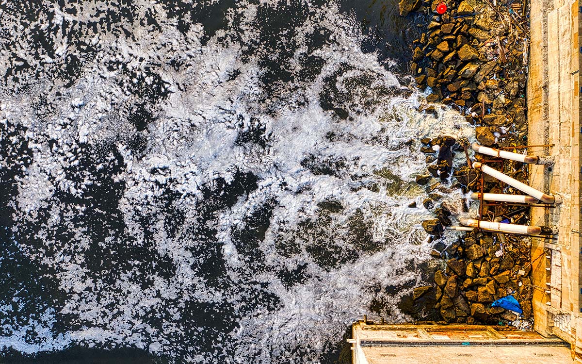 Buscan prohibir que los desechos de aguas residuales sean vertidos en el mar