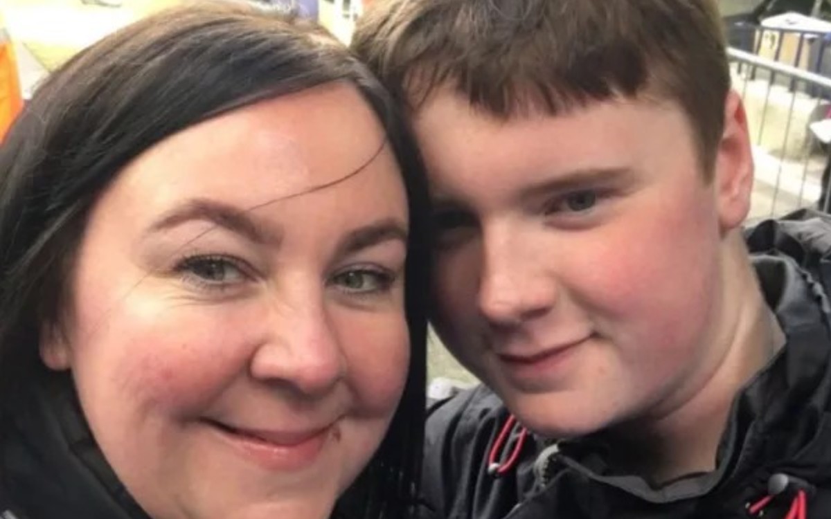 CR7 no aceptará acusación de la FA por tirar celular a aficionado del Everton | Video