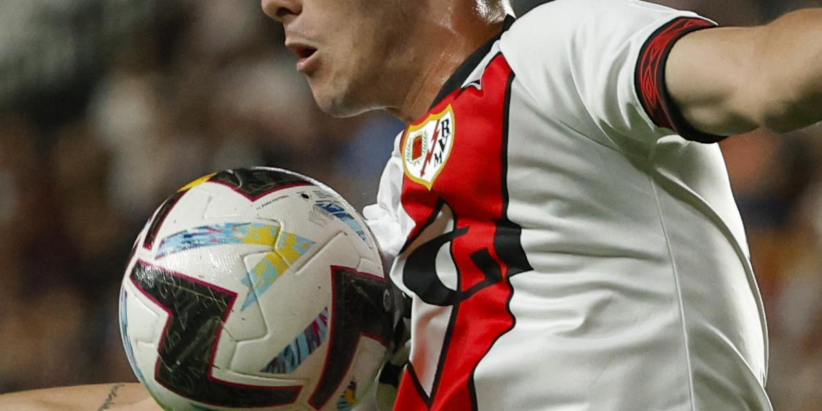 Camello, examen en el escenario de sus sueños y el 'espejo' de Riquelme