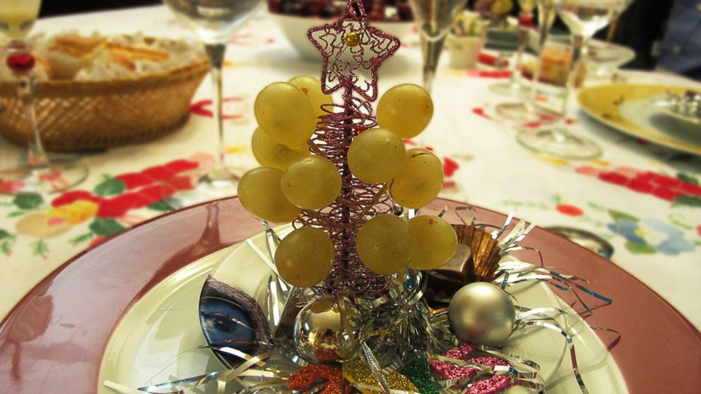 Campanadas con uvas, ropa interior roja y otros rituales para tener suerte en 2019