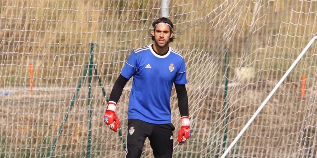 Caro iguala un récord de Claudio Bravo