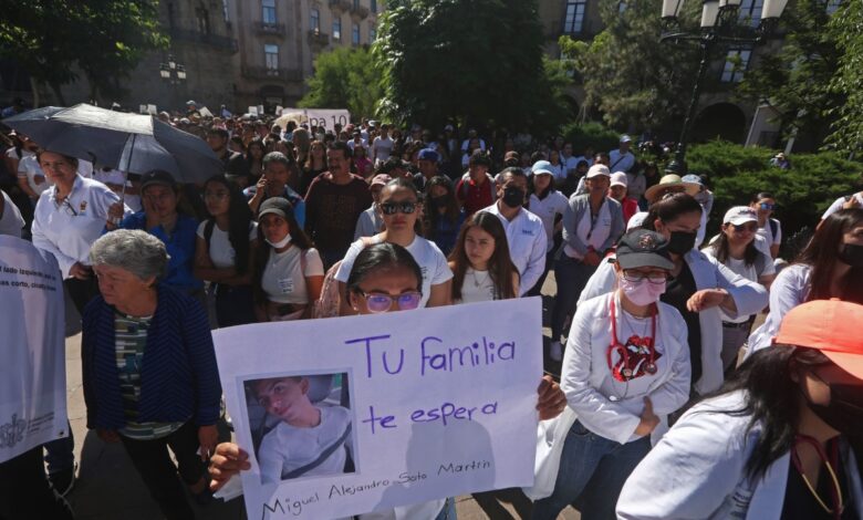 Casi 15 mil marchan por Alejandro, estudiante de la UdeG, y todos los desaparecidos en Jalisco