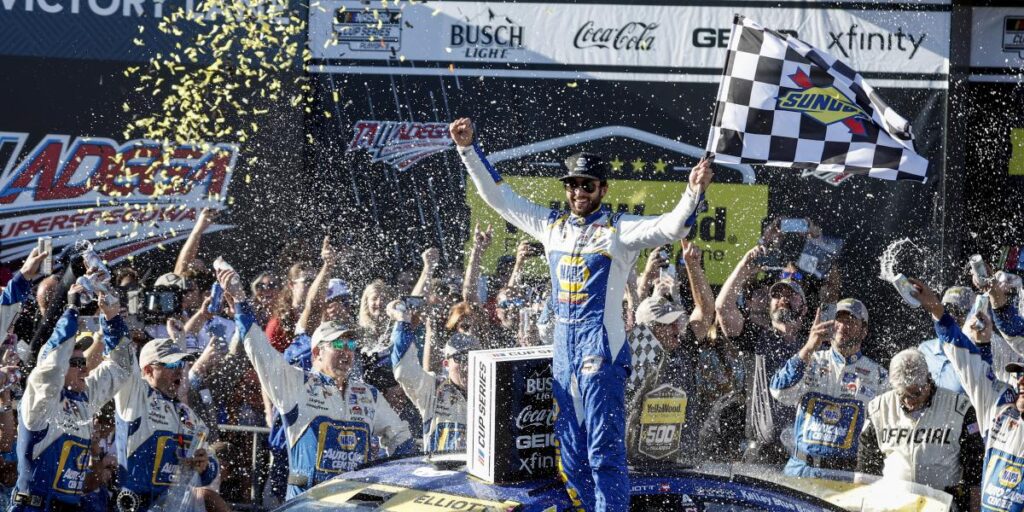 Chase Elliott se lleva la victoria en Talladega