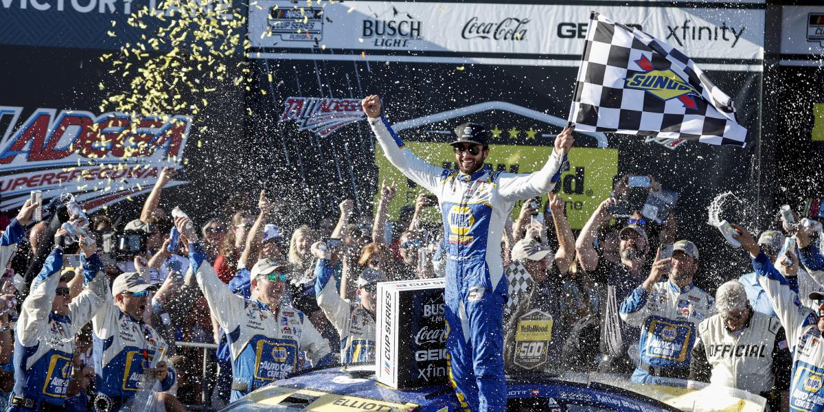 Chase Elliott se lleva la victoria en Talladega