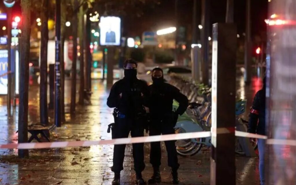 Conmoción en París: Encuentran cuerpo de niña de 12 años dentro de baúl