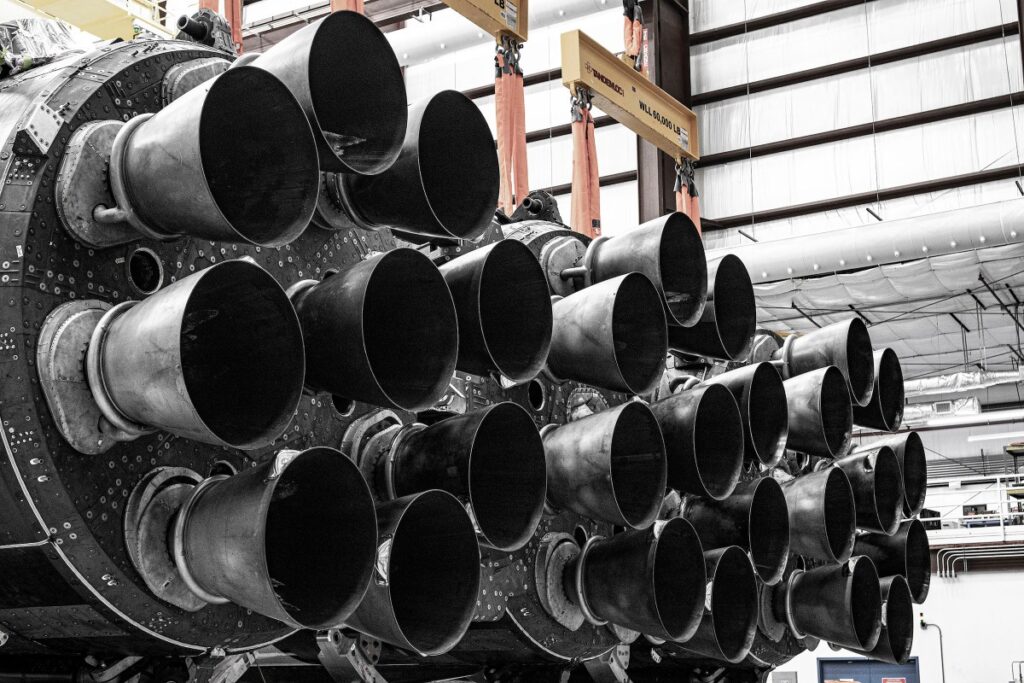 Daily Crunch: SpaceX se prepara para lanzar dos naves espaciales mañana a bordo del cohete Falcon Heavy