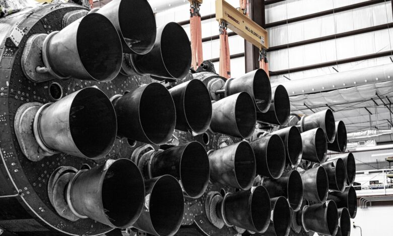 Daily Crunch: SpaceX se prepara para lanzar dos naves espaciales mañana a bordo del cohete Falcon Heavy