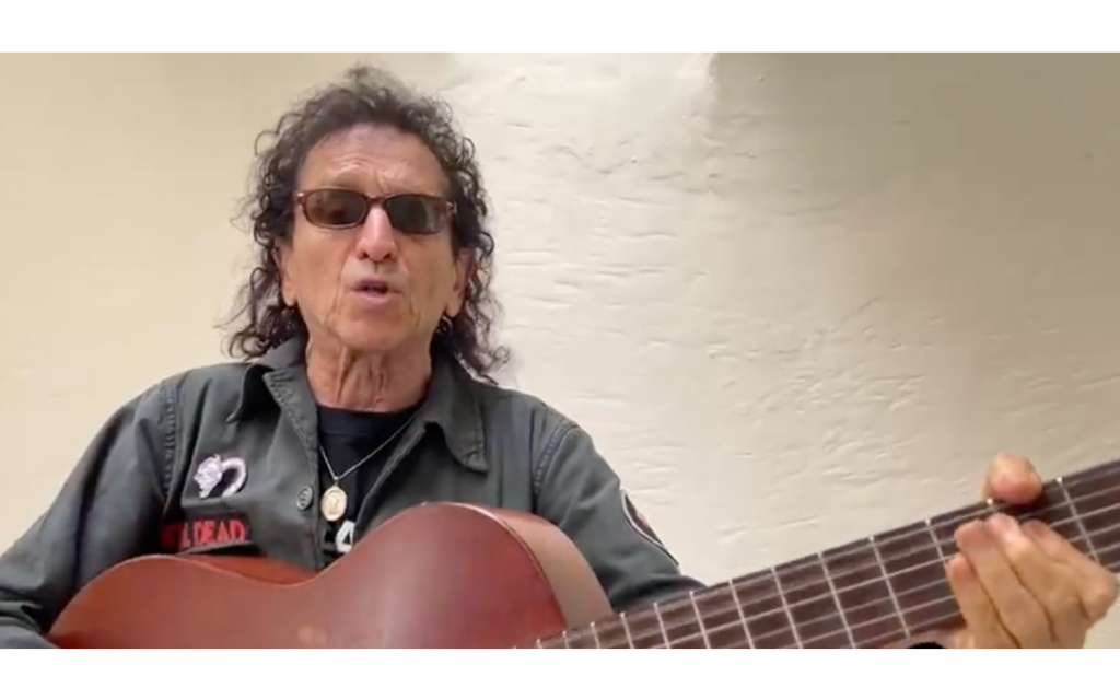 Dedica Alex Lora una rola a 'Checo' Pérez:  'felicidades, campeón, bien hecho' | Video