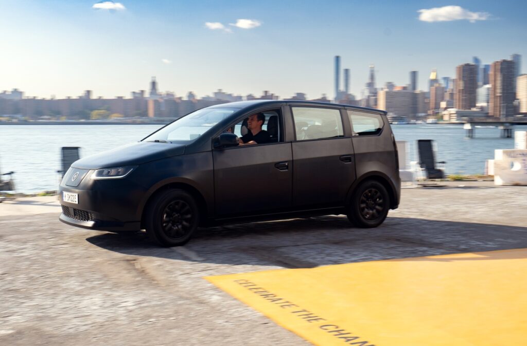 Dentro del vehículo eléctrico solar familiar de $25,000 de Sono Motors