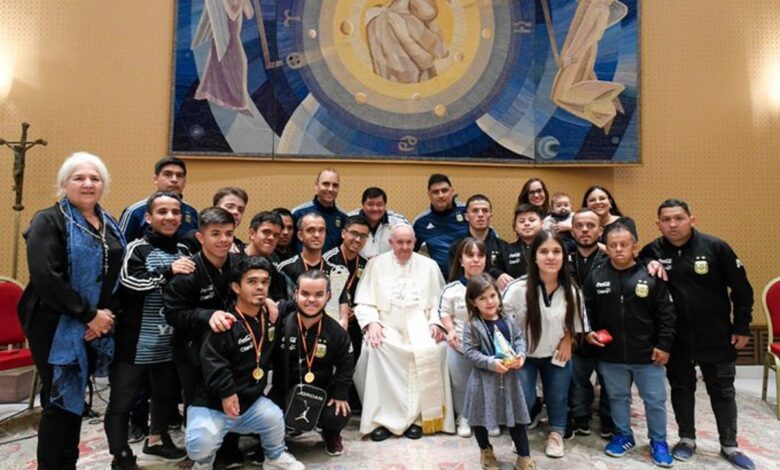 Destaca Papa Francisco 'valentía y optimismo' de seleccionados argentinos de talla baja | Tuit