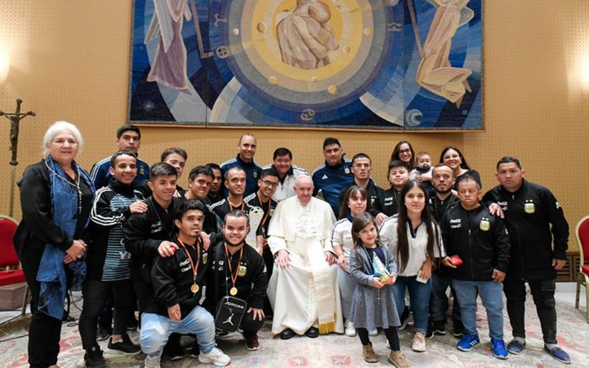 Destaca Papa Francisco ‘valentía y optimismo’ de seleccionados argentinos de talla baja | Tuit