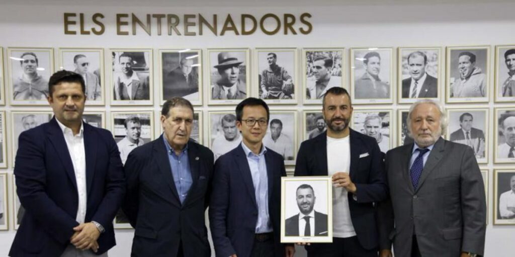 Diego Martínez ya luce en la historia perica