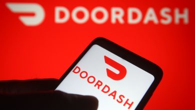 DoorDash ahora le permite agrupar alimentos de un lugar y alcohol de otro en un solo pedido