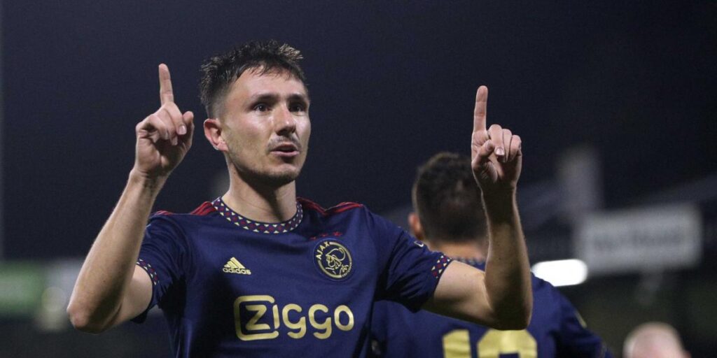 El Ajax consolida su dominio con otra goleada