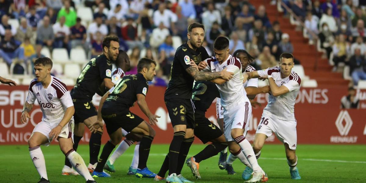 El Albacete resiste con '10' más de 50 minutos