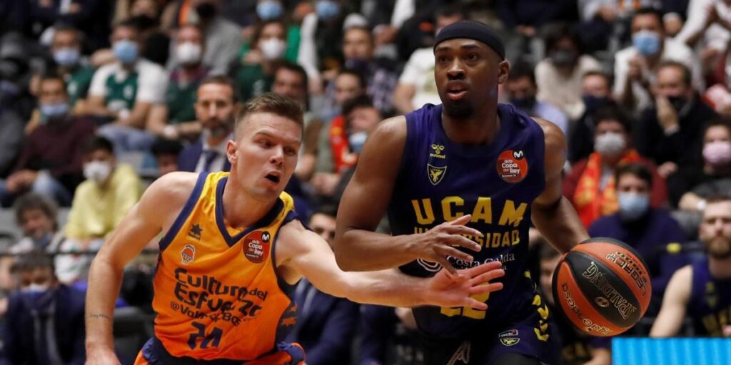 El Anadolu Efes negocia con el ex UCAM Isaiah Taylor