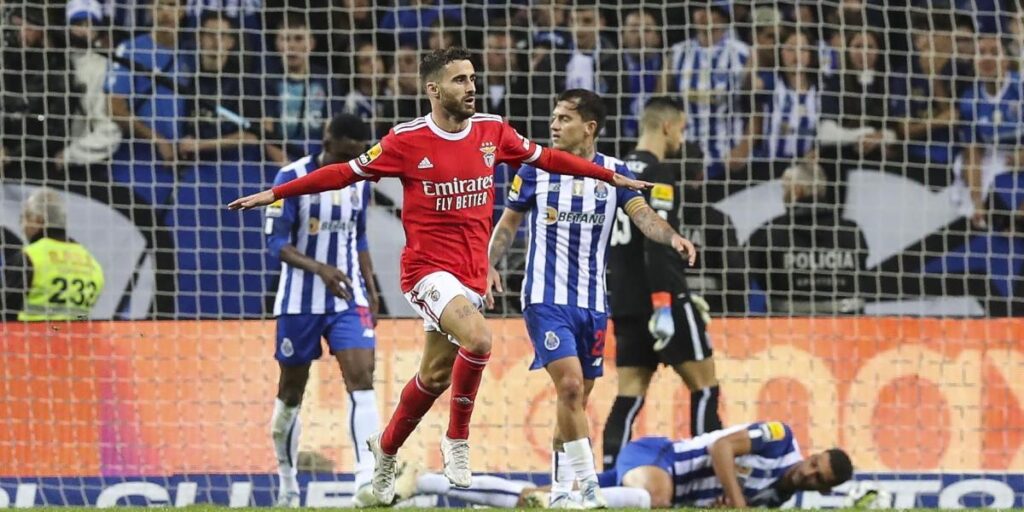El Benfica se destaca tras ganar el clásico al Porto
