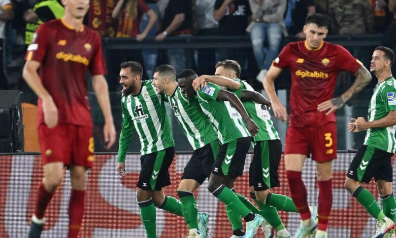 El Betis deja a la Roma de Mourinho al borde del K.O.