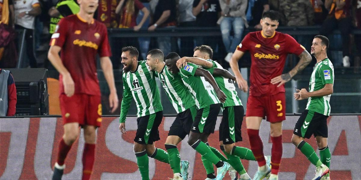 El Betis deja a la Roma de Mourinho al borde del K.O.