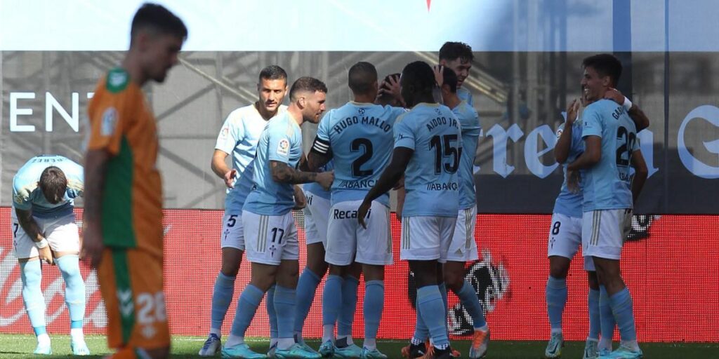 El Betis pierde en Balaídos tras dominar en inferioridad numérica