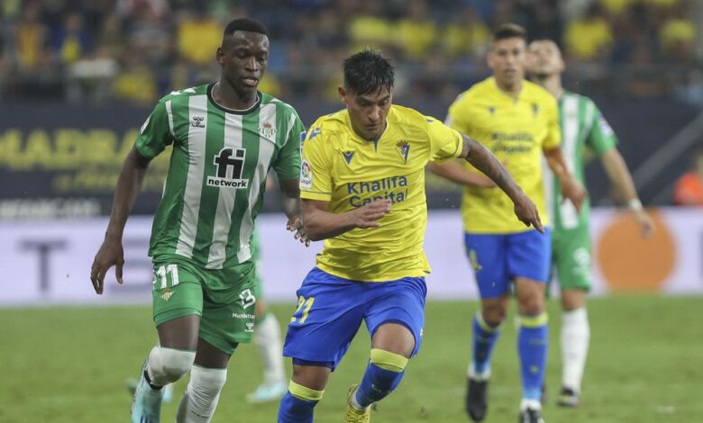 El Cádiz se aleja de su esencia en casa