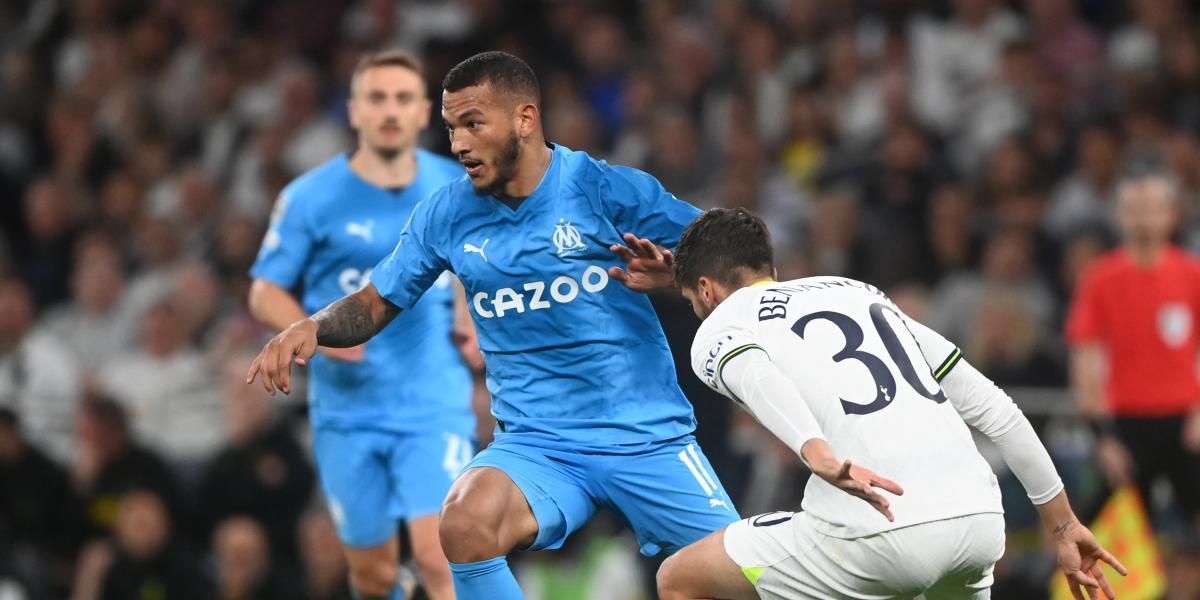 El Marsella gana y supera al PSG en el liderato