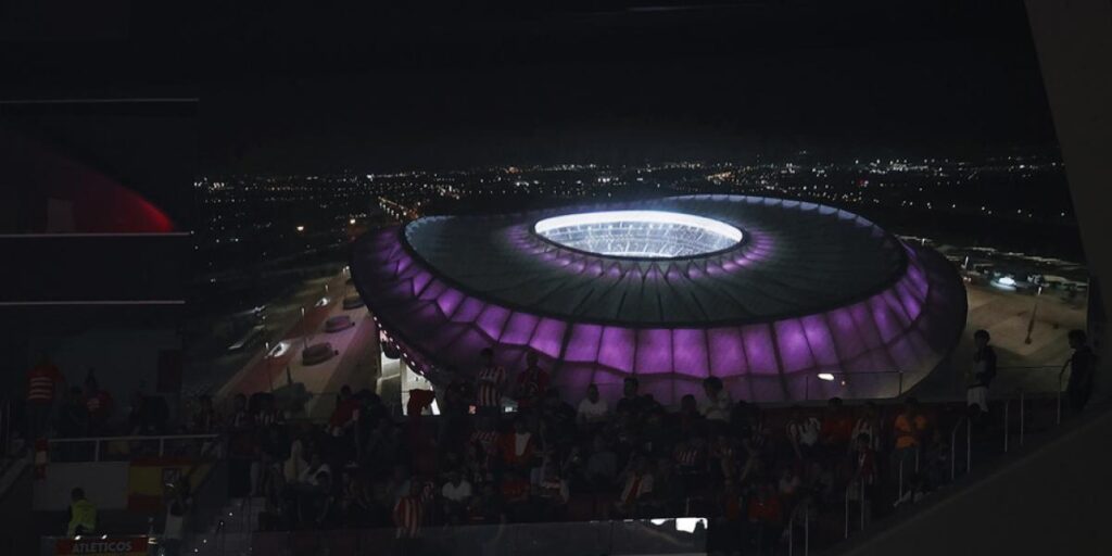 El Metropolitano se tiñó de rosa contra el cáncer de mama