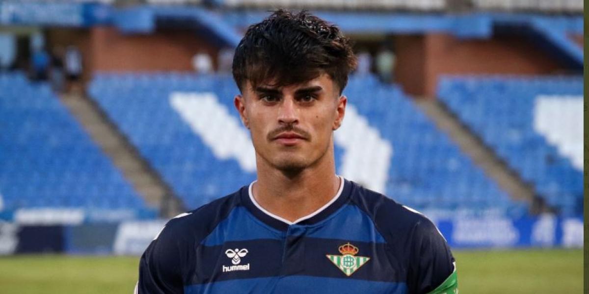 El canterano Juan Cruz sigue con el primer equipo