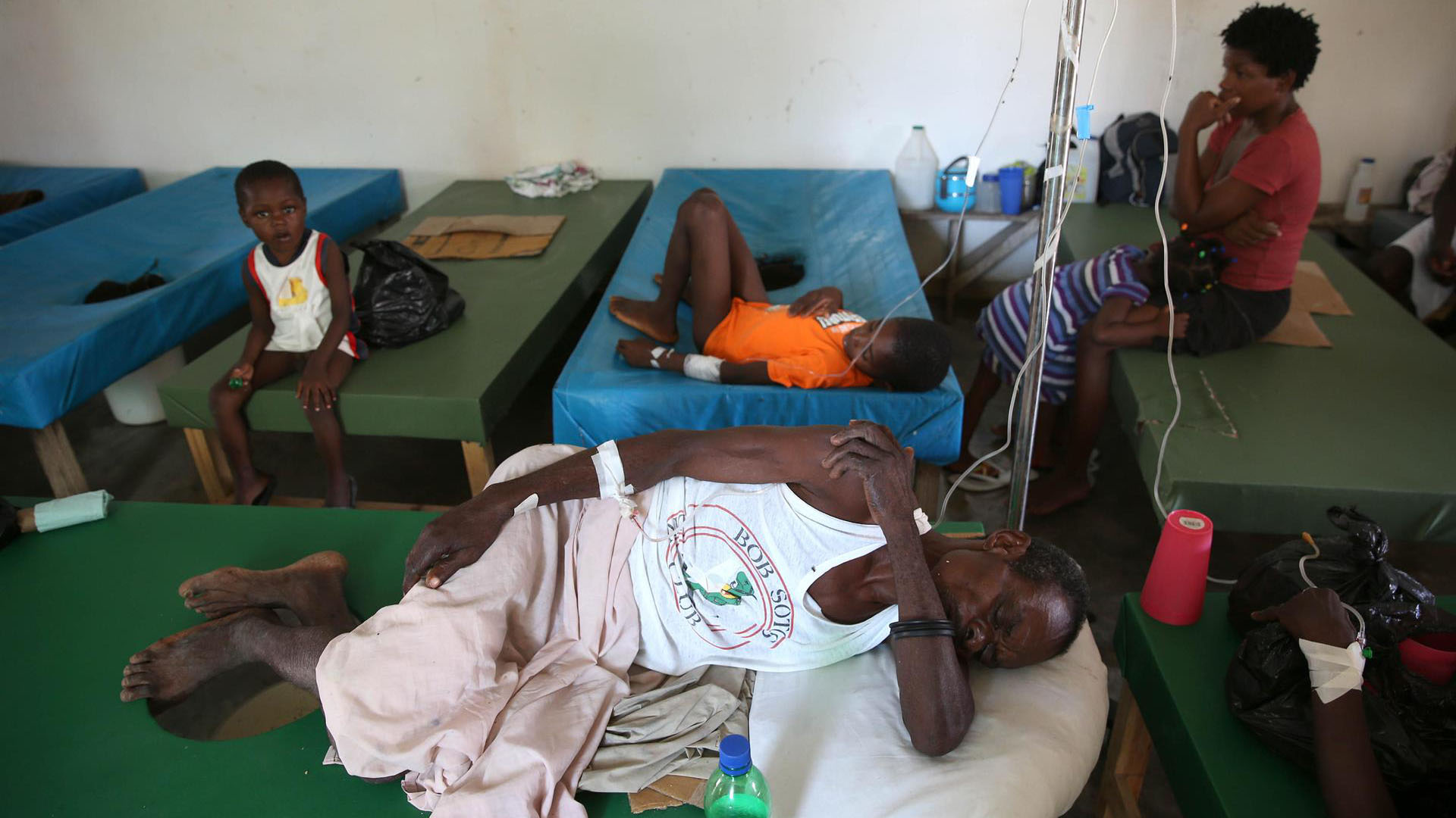 El cólera azota Haití en medio de la ola de violencia pandillera