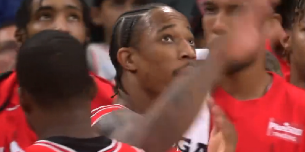 El detalle espectacular de Popovich con DeMar DeRozan por sus 20.000 puntos