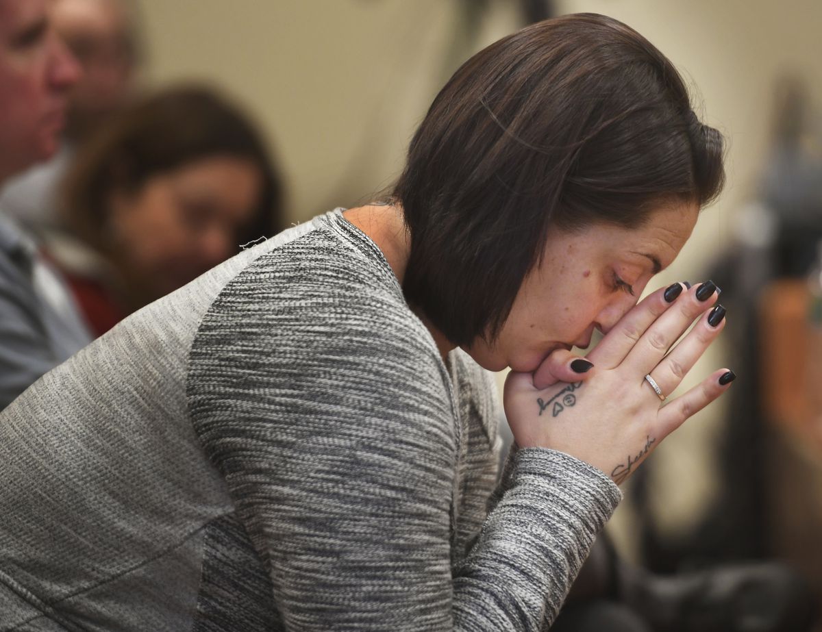 El fundador de InfoWars, Alex Jones, condenado a pagar 965 millones de dólares a las familias de la matanza de Sandy Hook