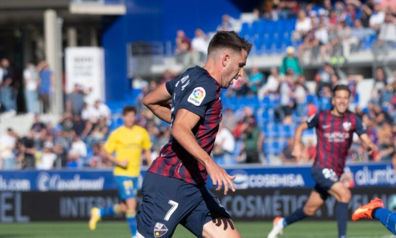 El líder, Las Palmas, encaja en Huesca su primera derrota