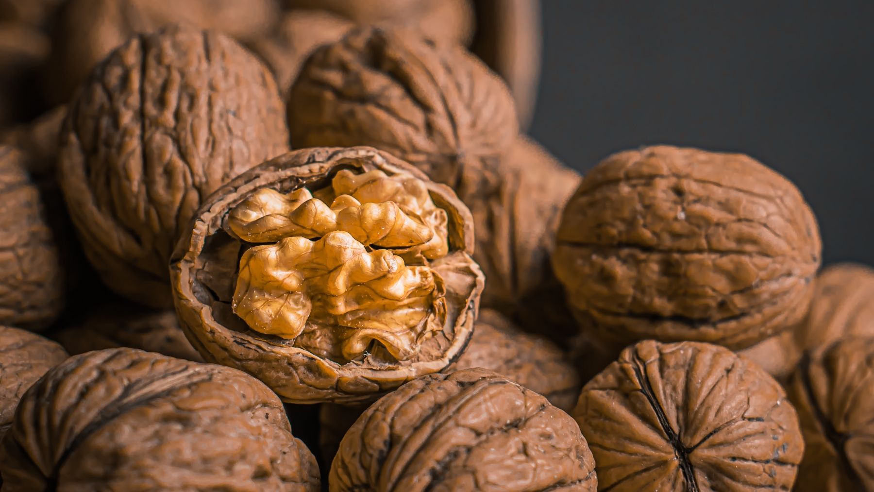 El motivo por el que no debes guardar nueces en la despensa