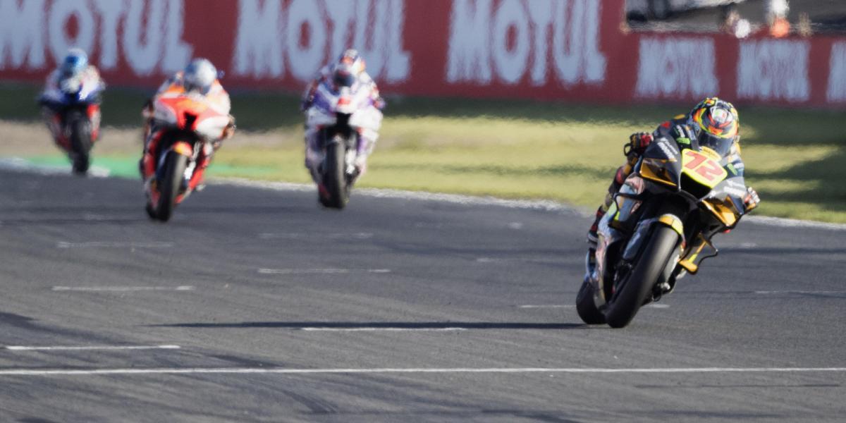 El rookie Bezzecchi se lleva la pole; Márquez saldrá octavo