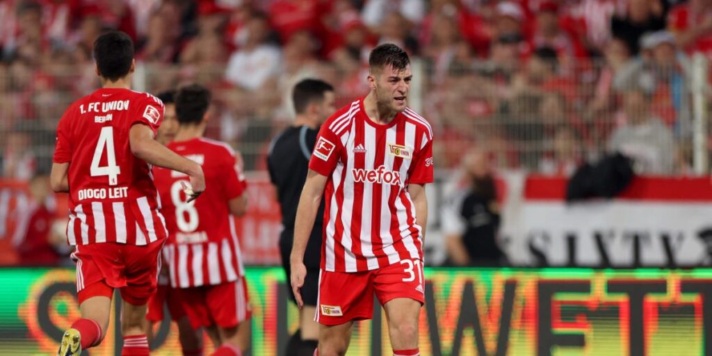 El sorprendente Union Berlin se sigue aferrando al liderato en el 97'