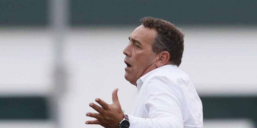 El técnico del Betis Féminas, expulsado por provocar al banquillo del Barça