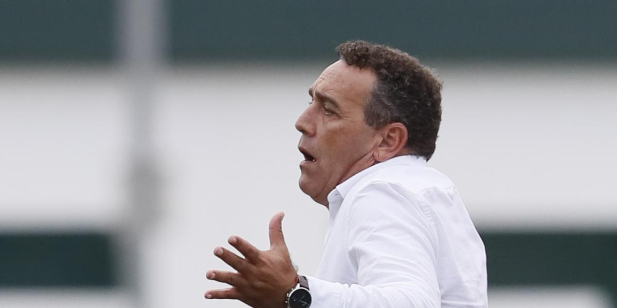 El técnico del Betis Féminas, expulsado por provocar al banquillo del Barça