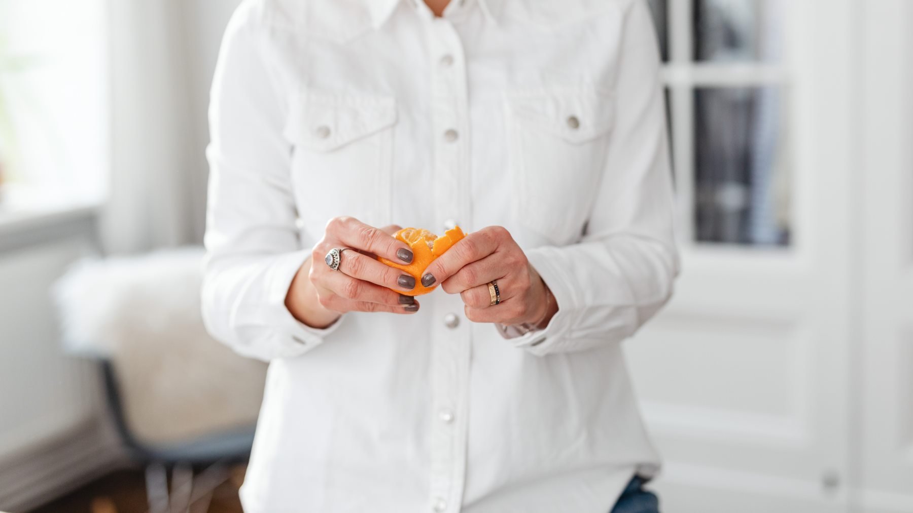 El trucazo casero para quitar de las manos el olor a mandarinas