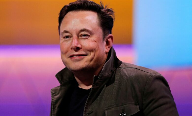 Elon Musk lanza perfume con olor 'cabello quemado'... y no es broma