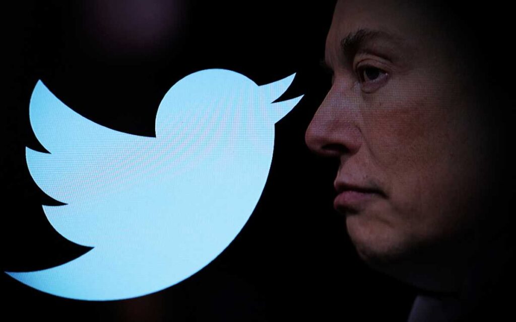 Elon Musk toma el control de Twitter y despide a sus altos directivos