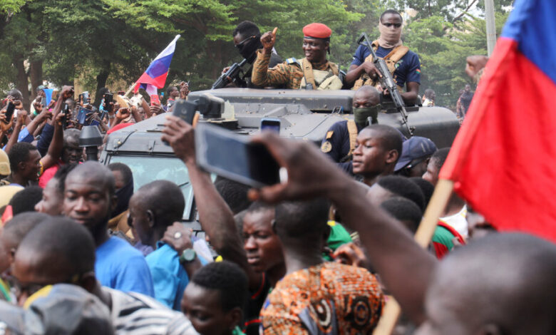 En Burkina Faso, el hombre que una vez lideró un golpe es derrocado por uno