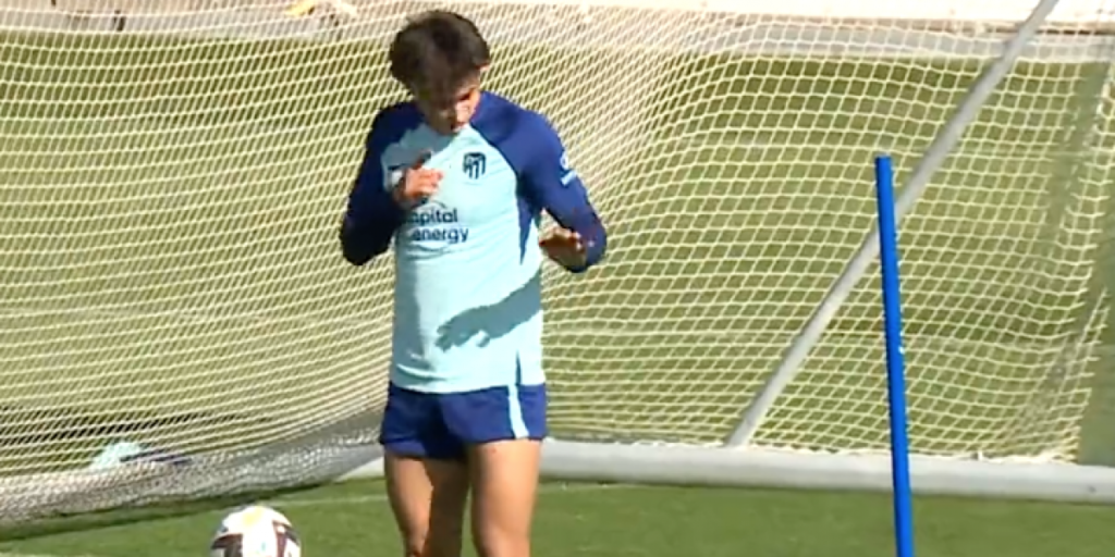 En plena tormenta por el tema Joao, el luso hace este gesto en el entrenamiento...