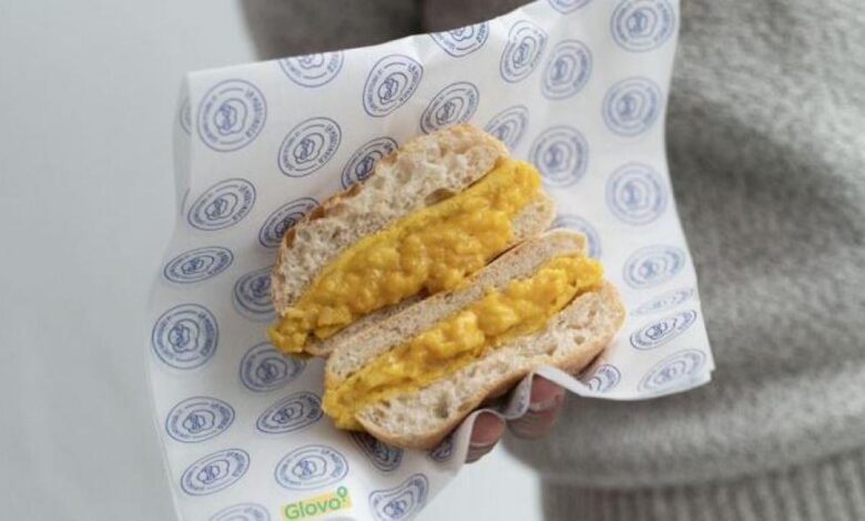 Este es el bocata de tortilla de patatas que ha revolucionado Madrid