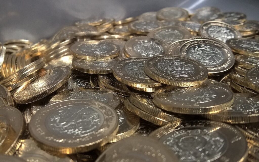 Estima Moody's depreciación 'inminente' del peso mexicano en 20%