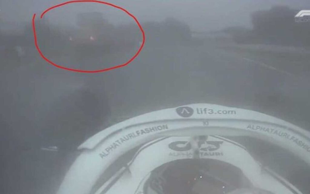 F1: 'Checo', Gasly, Alonso y el padre de Bianchi estallan por la presencia de una grúa en la pista