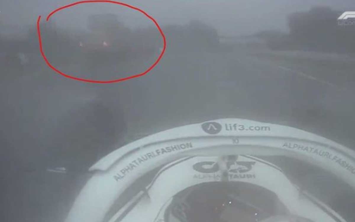 F1: ‘Checo’, Gasly, Alonso y el padre de Bianchi estallan por la presencia de una grúa en la pista