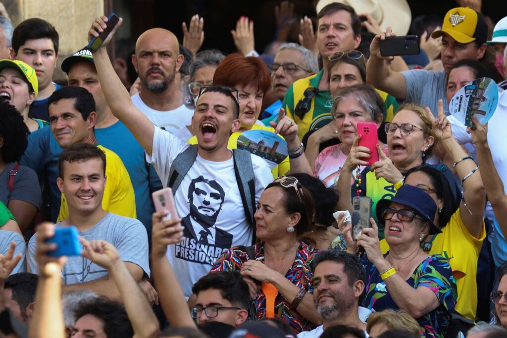 Fieles bolsonaristas arremeten contra curas y la Iglesia católica al calor de la campaña electoral