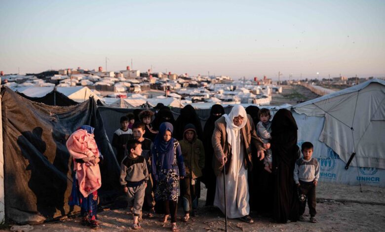 Francia repatría a 40 niños y 15 mujeres de los campamentos de familias del ISIS en Siria